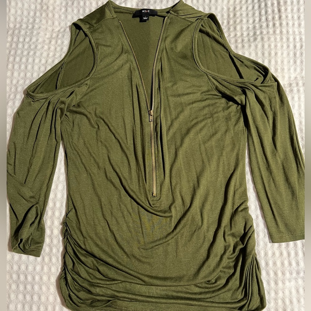 NWOT Women’s Mine Olive 🫒 Green Blouse